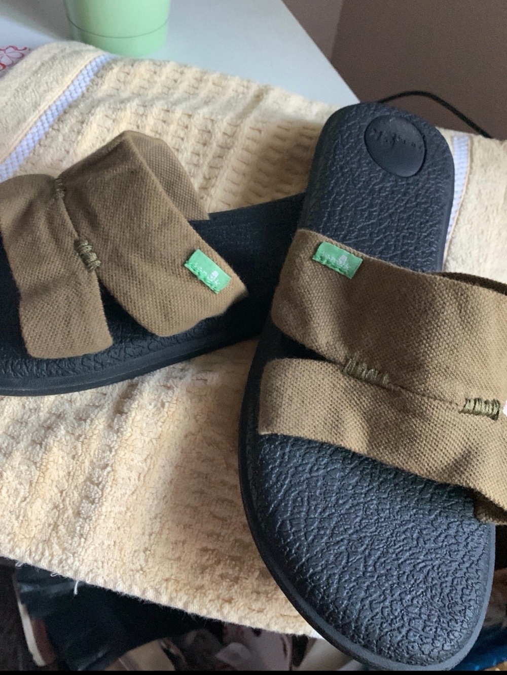 Sanuk womens Camo green Canvas Slip-On Sandals with Black Footbed